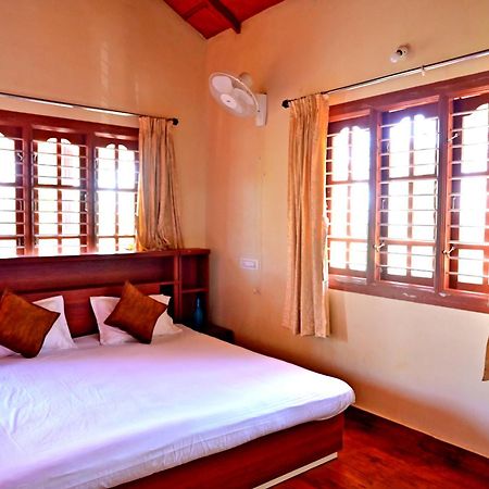 Hulihara Homestay - Full Villa, Coffee Estate & Balcony View Sakleshpur Exterior foto