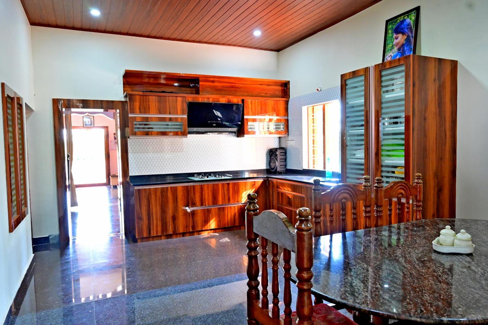 Hulihara Homestay - Full Villa, Coffee Estate & Balcony View Sakleshpur Exterior foto