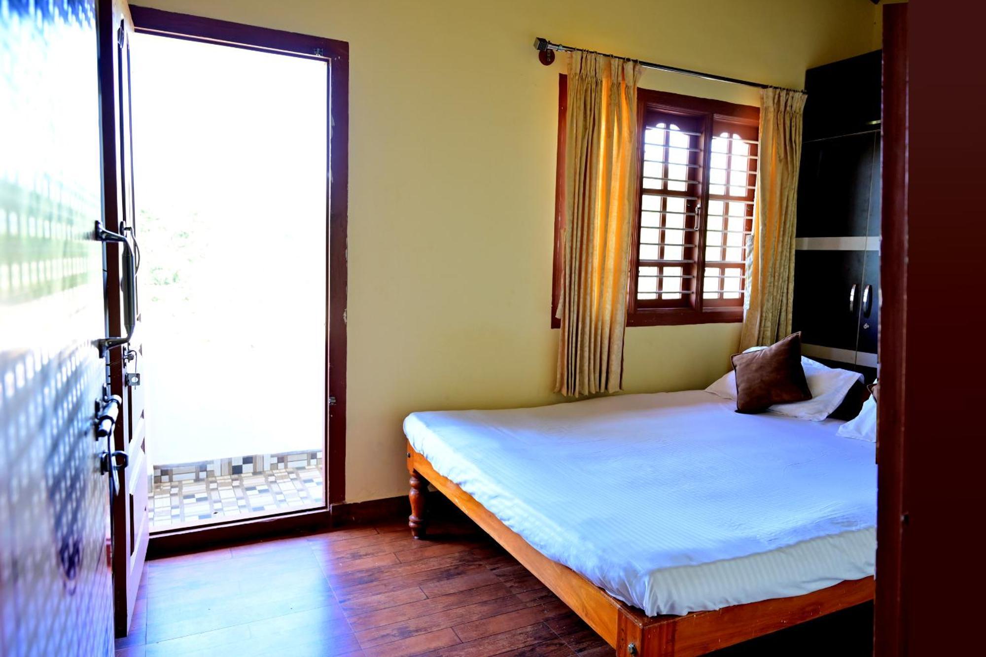 Hulihara Homestay - Full Villa, Coffee Estate & Balcony View Sakleshpur Exterior foto