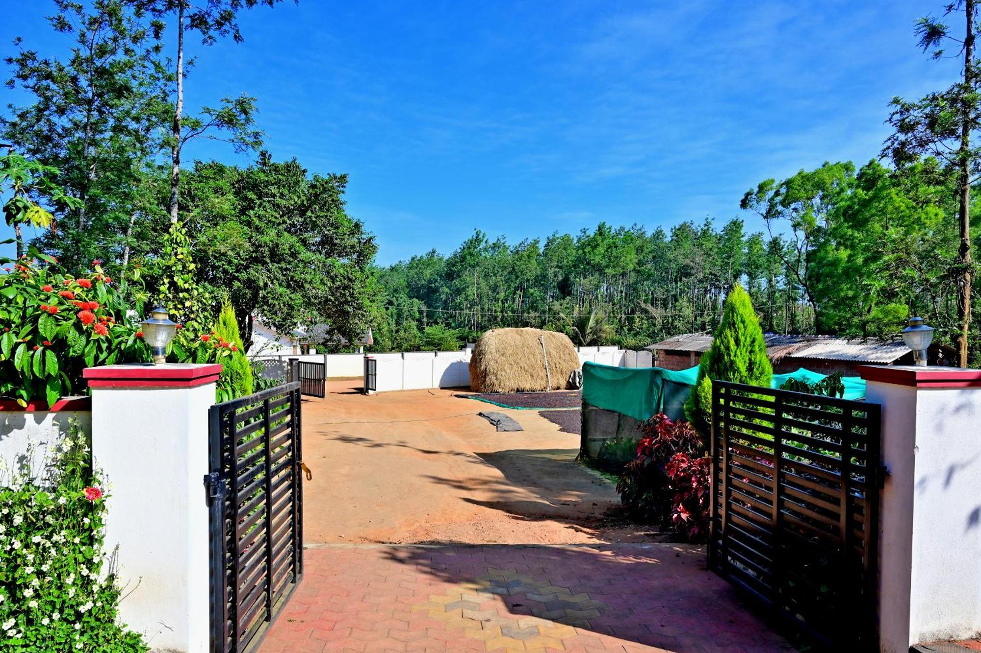 Hulihara Homestay - Full Villa, Coffee Estate & Balcony View Sakleshpur Exterior foto
