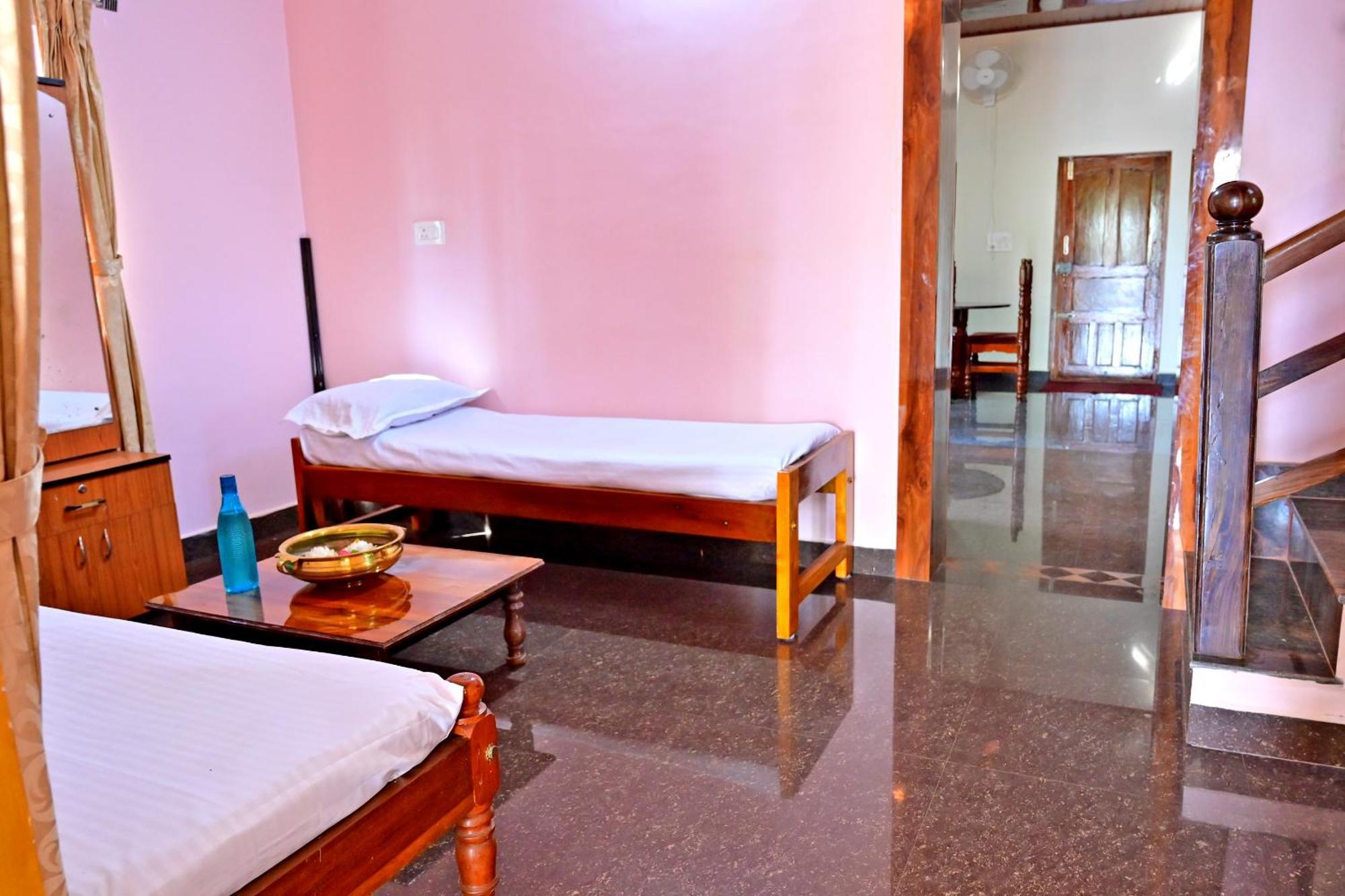 Hulihara Homestay - Full Villa, Coffee Estate & Balcony View Sakleshpur Exterior foto