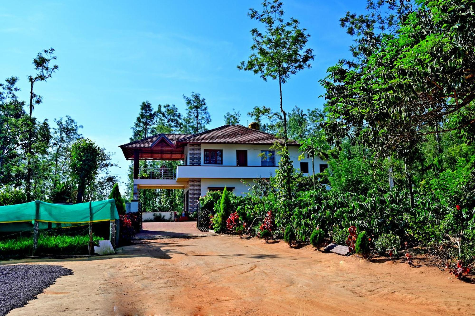 Hulihara Homestay - Full Villa, Coffee Estate & Balcony View Sakleshpur Exterior foto